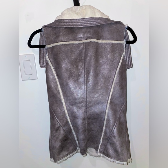 Guess Grey Vest Faux Fur & Suede - Picture 3 of 5